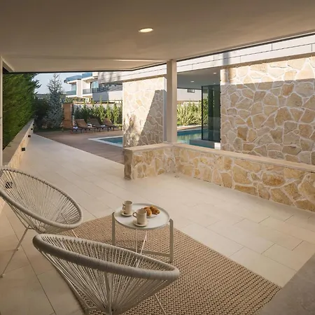 4 Bedroom Beautiful In Holiday home