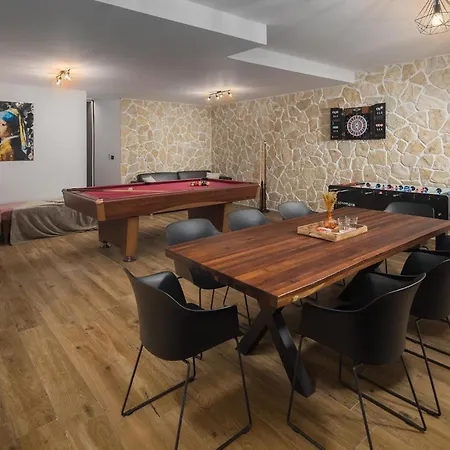 4 Bedroom Beautiful In Funtana