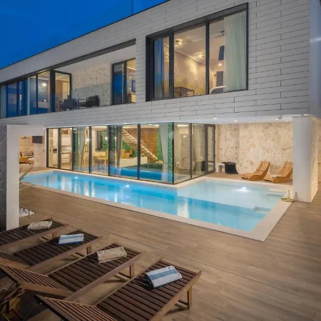 4 Bedroom Beautiful In * Funtana