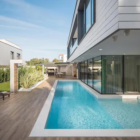 Holiday home 4 Bedroom Beautiful In *