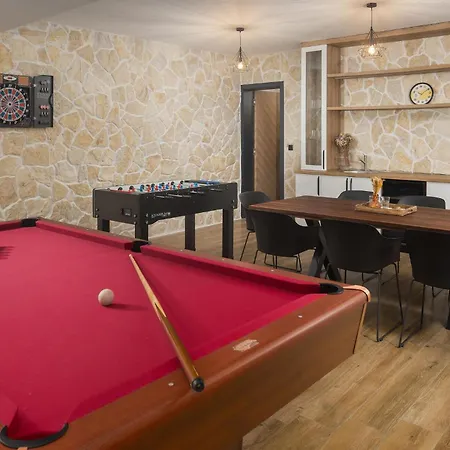 Holiday home 4 Bedroom Beautiful In Funtana