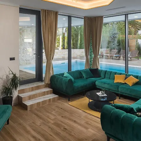 4 Bedroom Beautiful In *